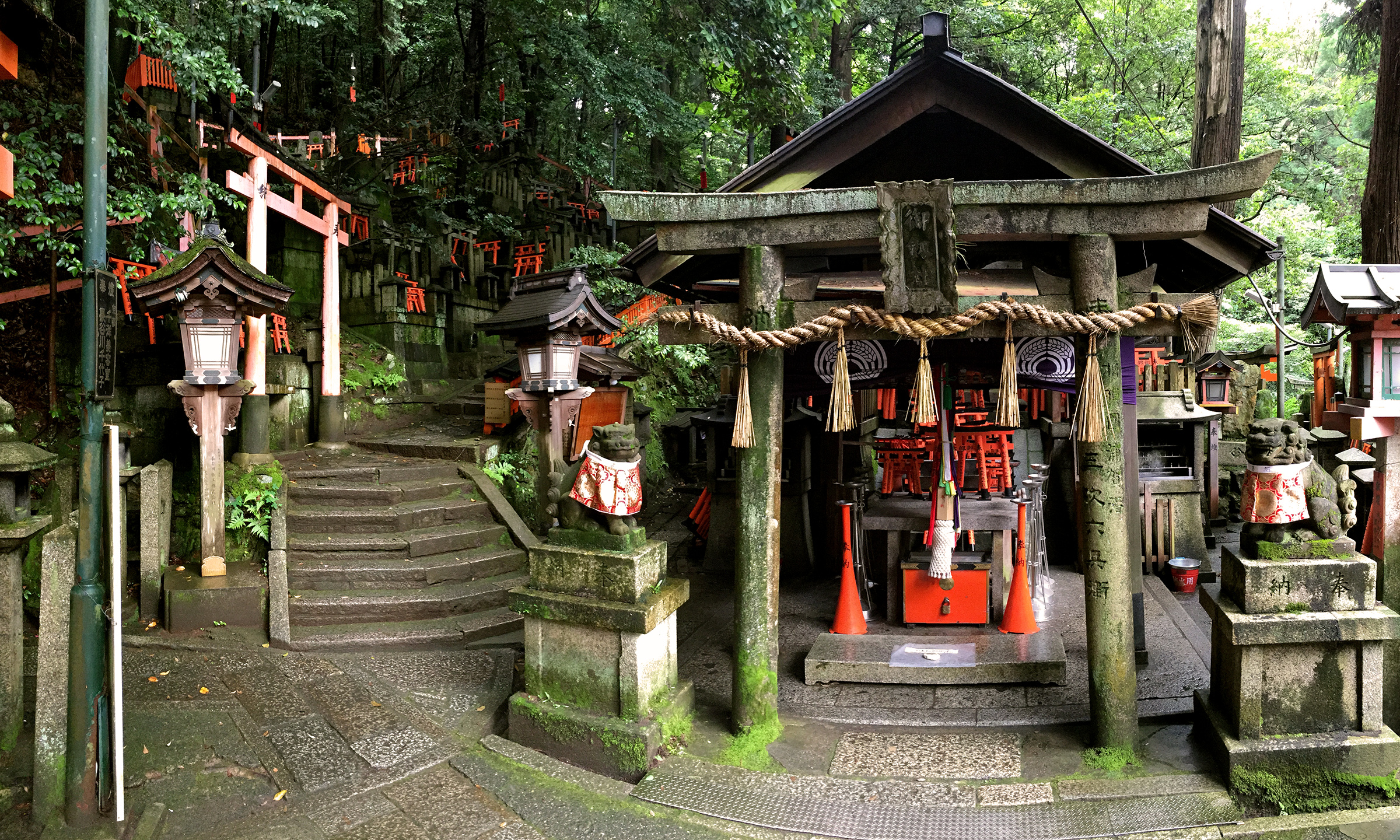 I made a realistically inspired recreation of Kyoto's Fushimi Inari ...